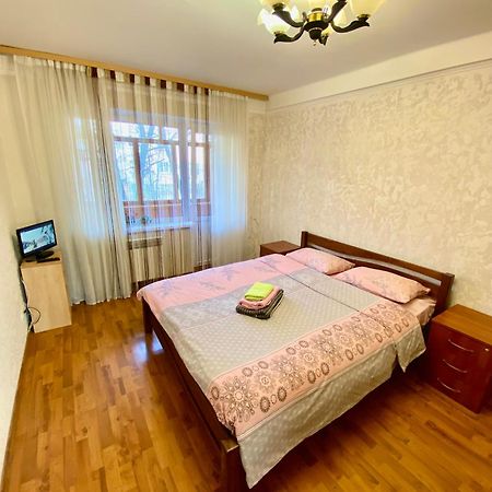 Квартира На Воскресенці, Поруч Метро Лівобережна, Інститут Серця, Мвц Kiev Eksteriør bilde