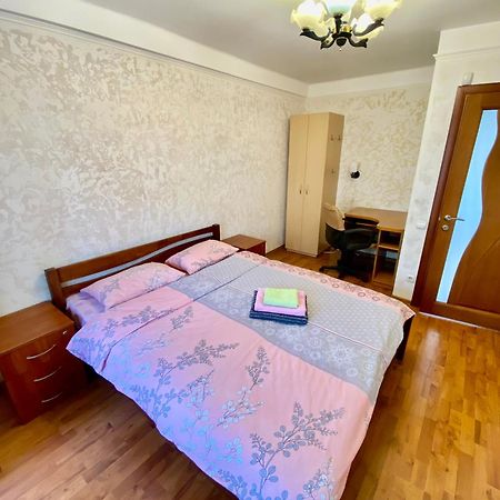 Квартира На Воскресенці, Поруч Метро Лівобережна, Інститут Серця, Мвц Kiev Eksteriør bilde